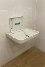 CAMBIADOR DE BEBE DE PARED - Imagen 2